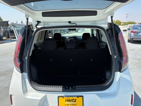 Used 2025 Kia Soul LX w/ LX Technology Package FWD image 29