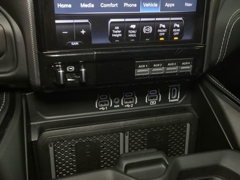 Used 2025 RAM 3500 Limited AWD/4WD image 28