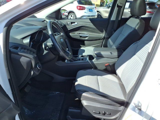 Used 2017 Ford Escape SE w/ Equipment Group 201A AWD/4WD image 4