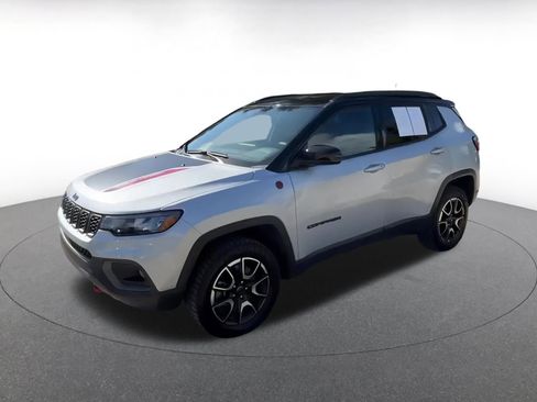 Used 2025 Jeep Compass Trailhawk w/ Trailer Tow Group image 8