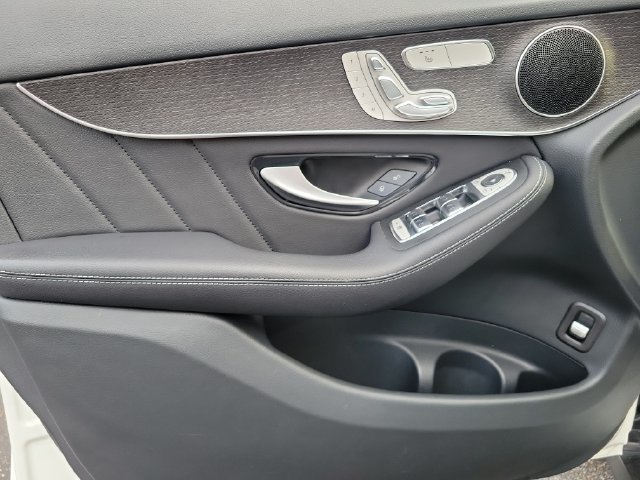 Used 2022 Mercedes-Benz GLC 300 4MATIC image 11