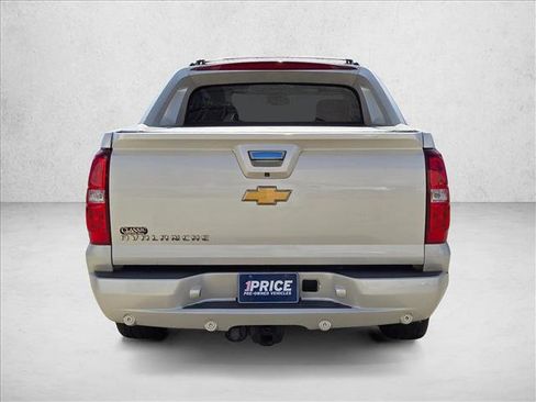Used 2013 Chevrolet Avalanche LTZ image 3