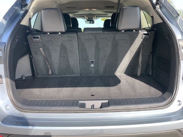 Used 2021 Toyota Highlander XLE AWD/4WD image 33
