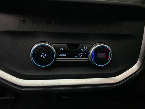 Used 2025 Ford Expedition Active AWD/4WD image 29
