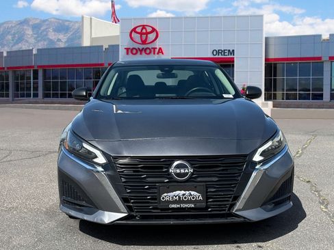 Used 2024 Nissan Altima 2.5 SV AWD/4WD image 2