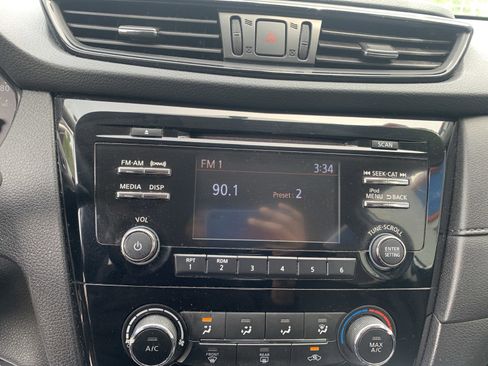Used 2017 Nissan Rogue S w/ S Appearance Package AWD/4WD image 15