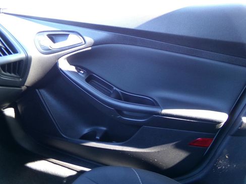 Used 2016 Ford Focus SE FWD image 22