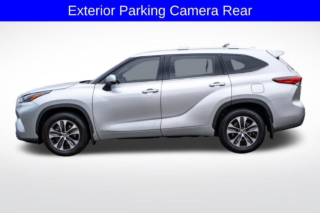 Used 2022 Toyota Highlander XLE AWD/4WD image 5