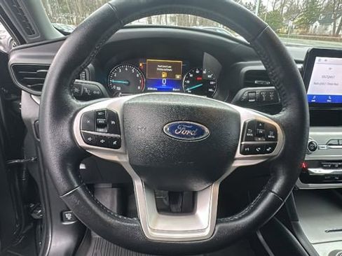 Used 2023 Ford Explorer XLT AWD/4WD image 14