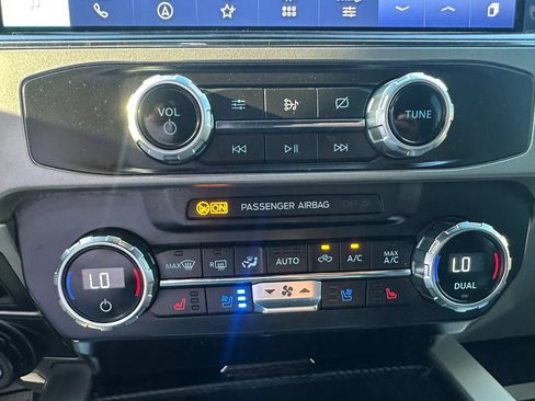 Used 2022 Ford F250 Lariat w/ Black Appearance Package AWD/4WD image 30
