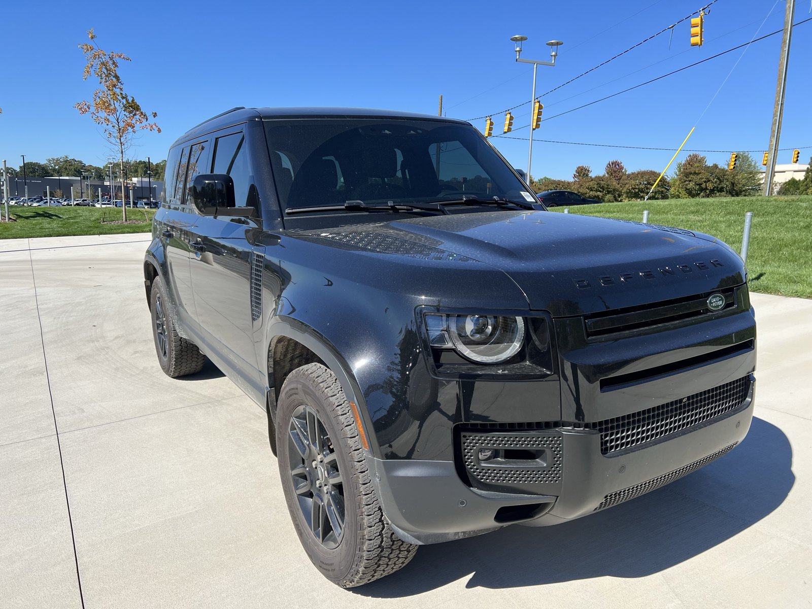 Used 2025 Land Rover Defender 110 S AWD/4WD image 2