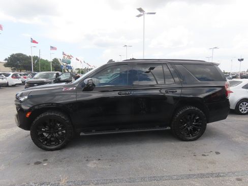 Used 2021 Chevrolet Tahoe Z71 w/ Z71 Off-Road Package AWD/4WD image 7