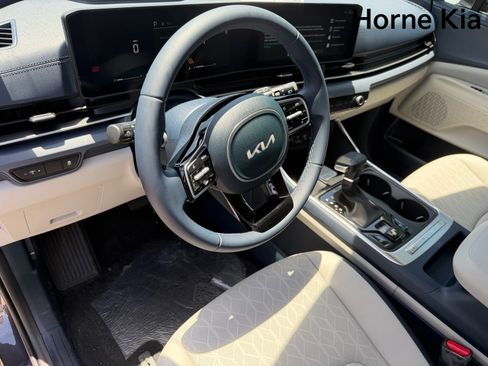 New 2026 Kia Carnival EX FWD image 11