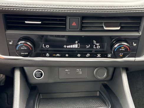 Used 2023 Nissan Rogue SV FWD image 25