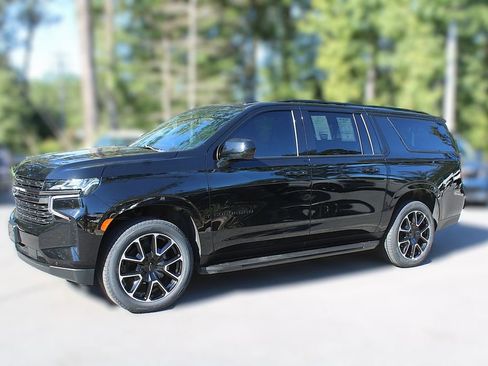 Used 2022 Chevrolet Suburban RST image 4