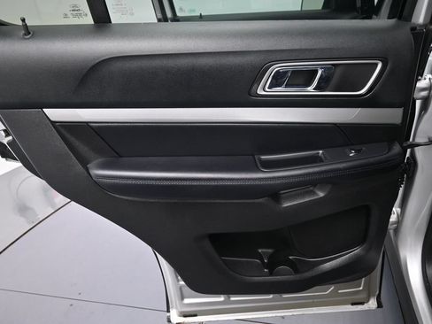 Used 2017 Ford Explorer XLT w/ Equipment Group 202A AWD/4WD image 25