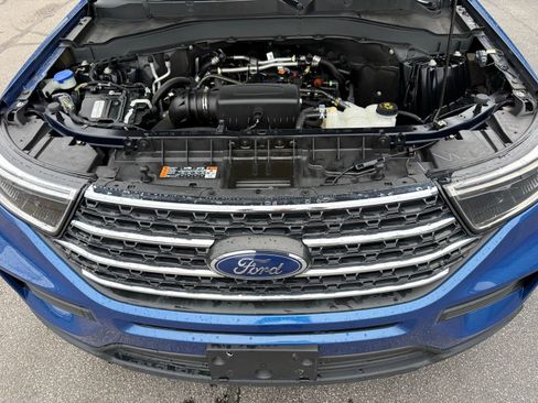 Used 2022 Ford Explorer XLT AWD/4WD image 40