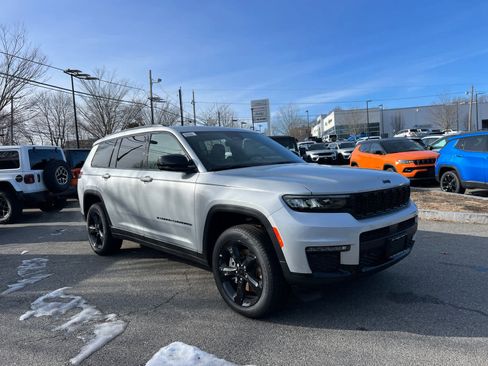 New 2025 Jeep Grand Cherokee L Limited w/ Black Appearance Package image 8