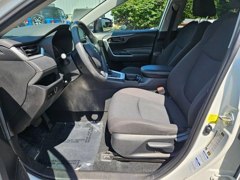 Used 2021 Toyota RAV4 LE AWD/4WD image 18