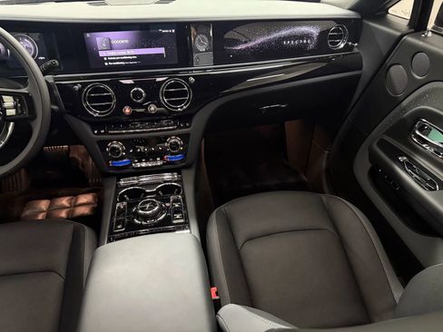 Used 2025 Rolls-Royce Spectre image 33