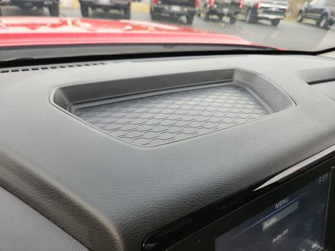 Used 2024 Nissan Frontier SV image 7