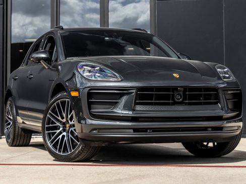Certified 2026 Porsche Macan AWD/4WD image 6