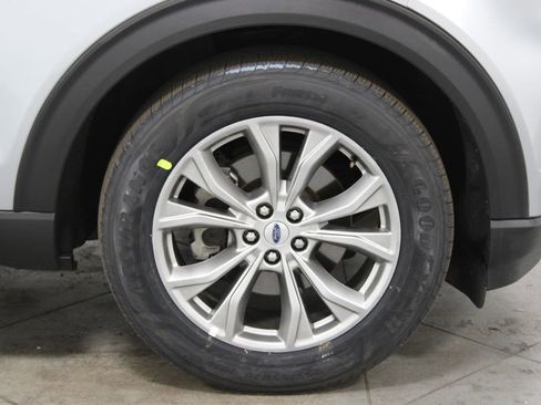 Used 2023 Ford Explorer Limited image 12