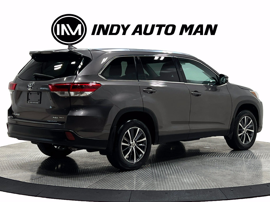 Used 2019 Toyota Highlander XLE AWD/4WD image 4