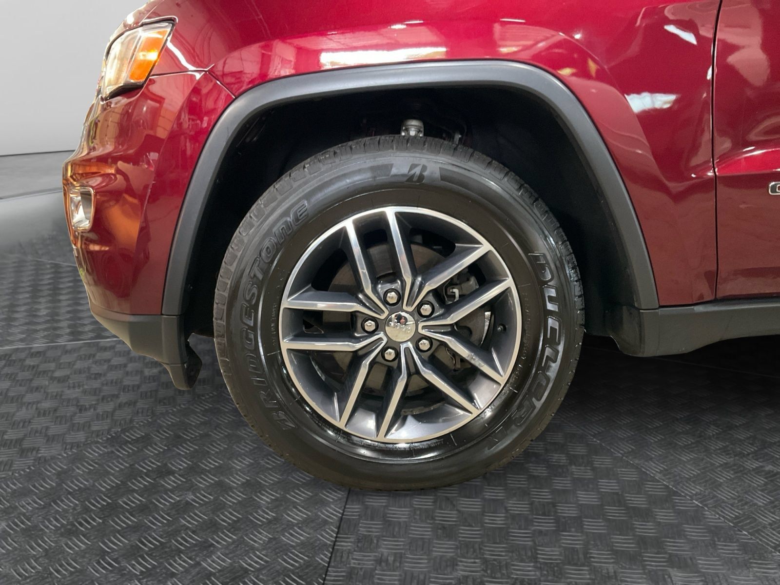 Used 2017 Jeep Grand Cherokee Limited w/ Trailer Tow Group IV AWD/4WD image 16