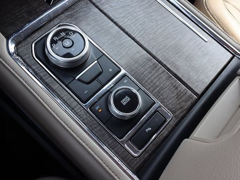 Used 2020 Ford Expedition Limited image 8