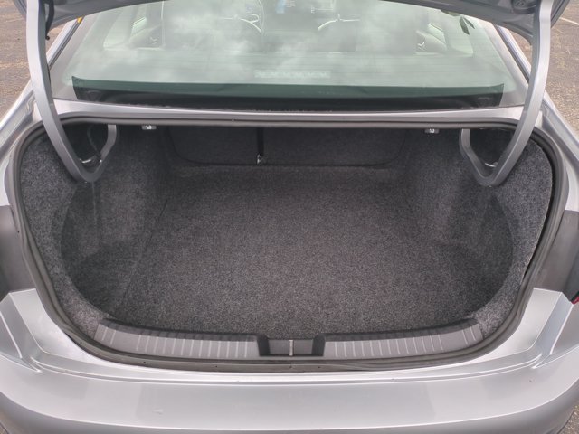 Used 2025 Volkswagen Jetta SE FWD image 6