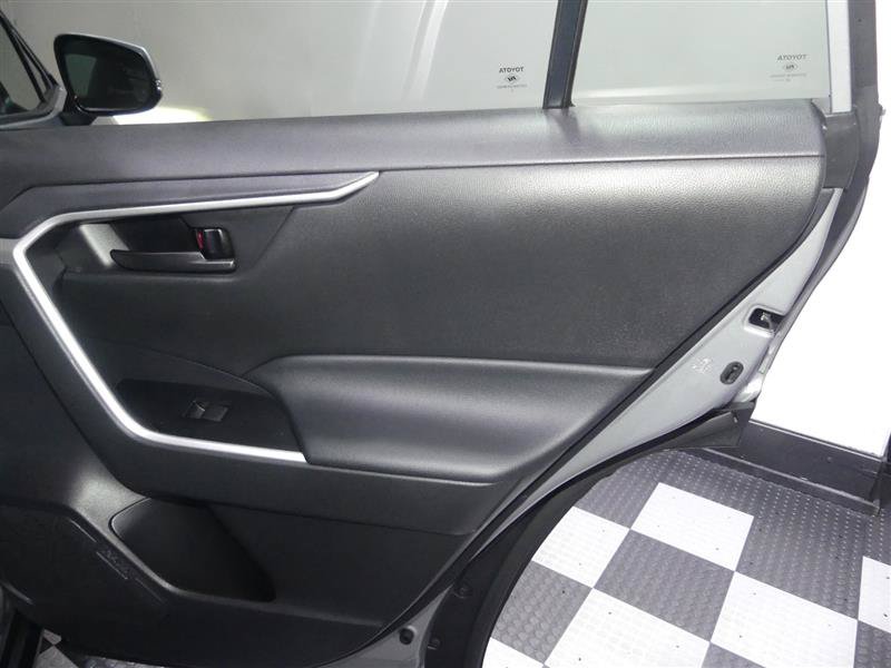 Used 2021 Toyota RAV4 LE AWD/4WD image 26