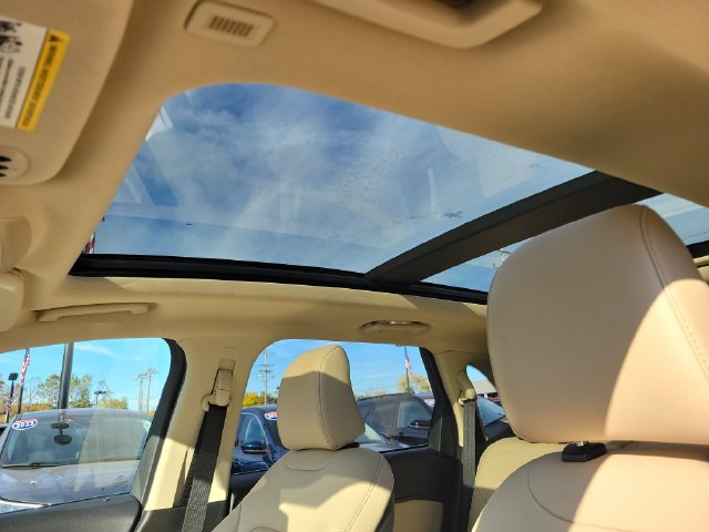 Certified 2024 Ford Edge SEL w/ Convenience Package AWD/4WD image 12
