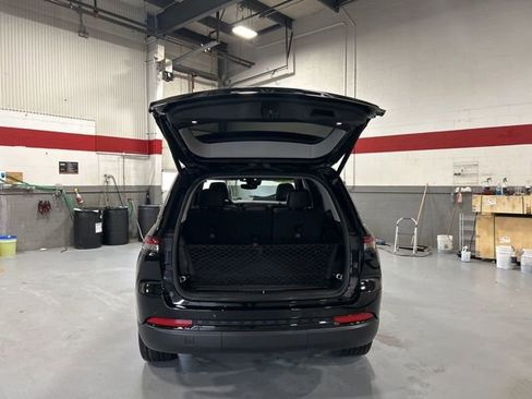 Used 2024 Jeep Grand Cherokee Limited w/ Black Appearance Package image 26