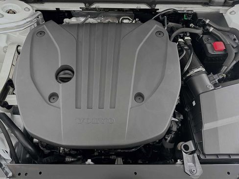 Certified 2025 Volvo XC60 B5 Plus w/ Protection Package Premier image 28