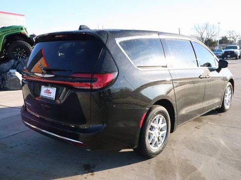 New 2026 Chrysler Pacifica Select FWD image 21