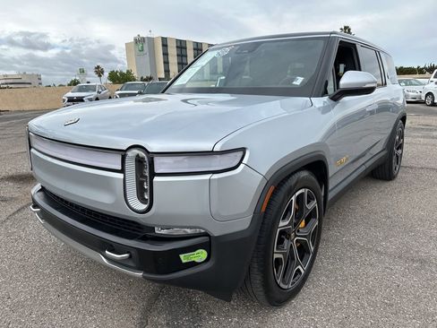 Used 2023 Rivian R1S Adventure image 3