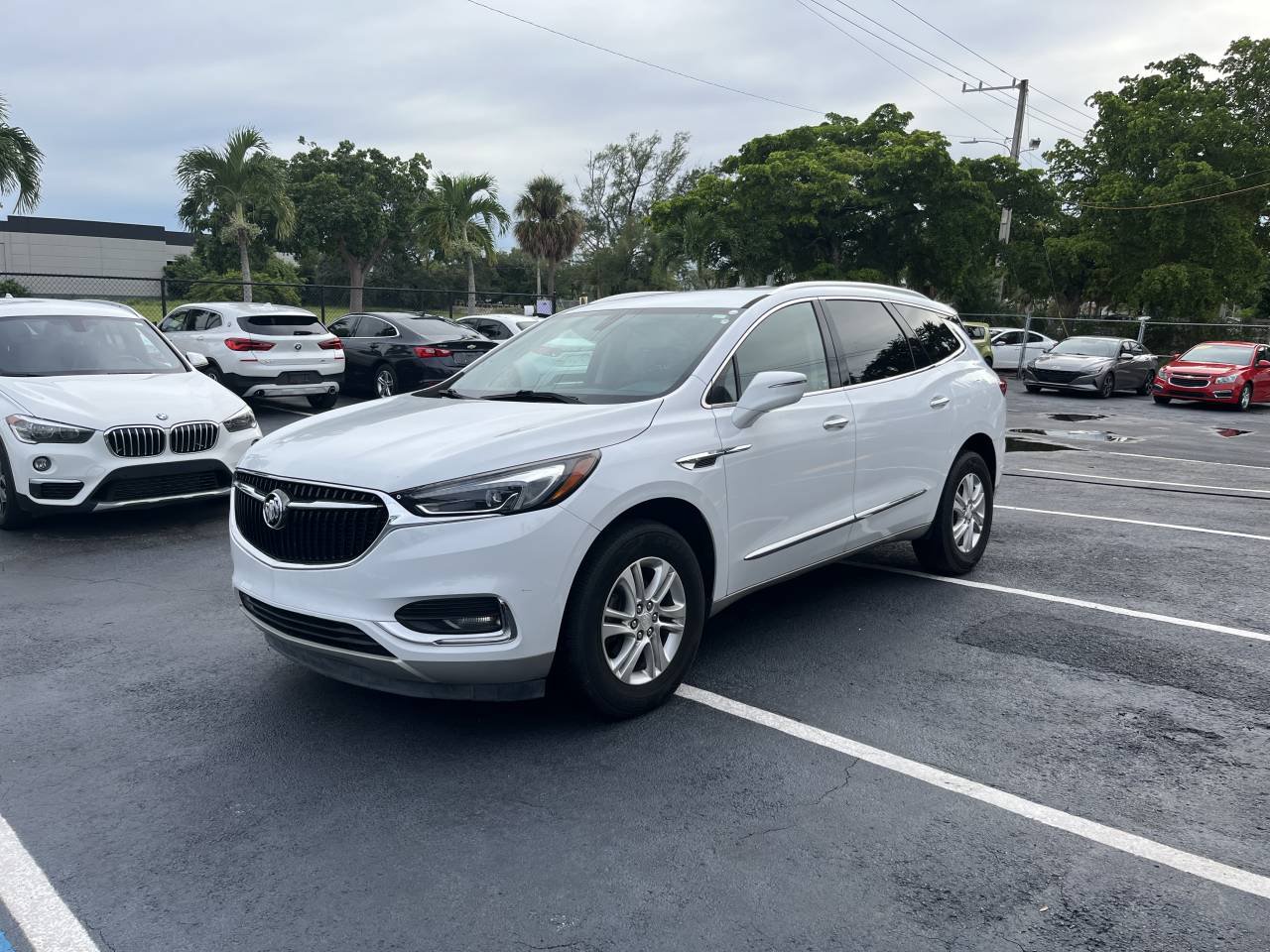 Used 2020 Buick Enclave Essence FWD image 1
