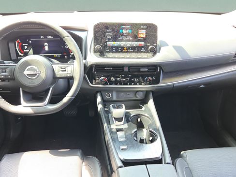 Used 2023 Nissan Rogue Platinum w/ Platinum Premium Package FWD image 12