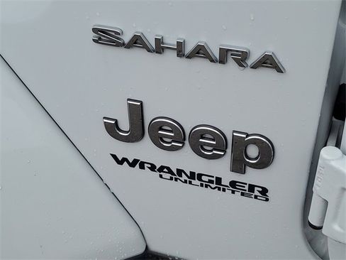 Used 2019 Jeep Wrangler Unlimited Sahara image 33