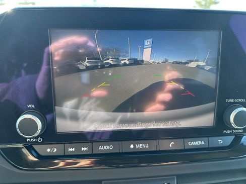 Used 2024 Nissan Pathfinder S image 19