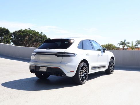 Certified 2026 Porsche Macan AWD/4WD image 9
