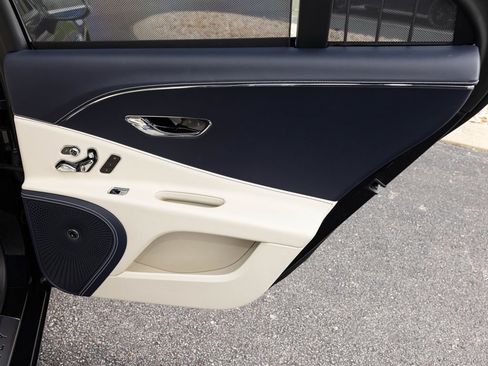 Used 2024 Bentley Flying Spur V8 AWD/4WD image 68