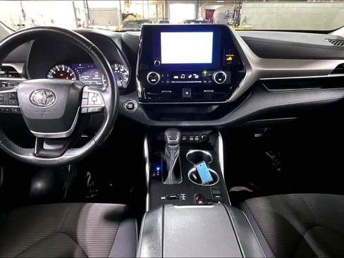 Used 2023 Toyota Highlander LE FWD image 16