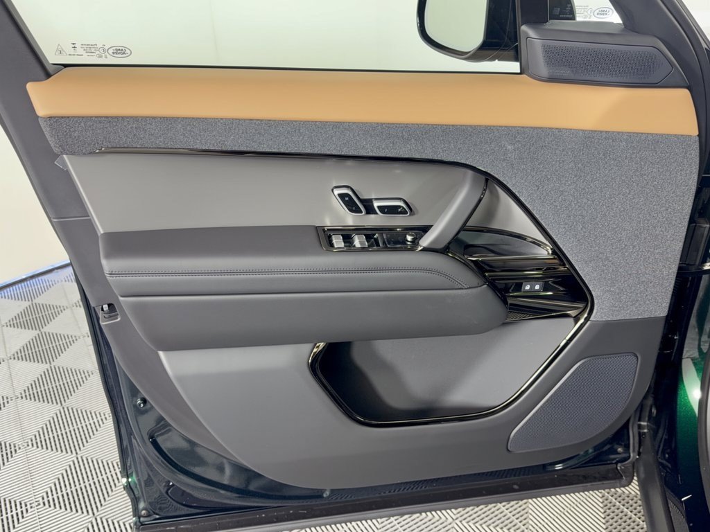 New 2027 Land Rover Range Rover Sport Dynamic SE AWD/4WD image 14