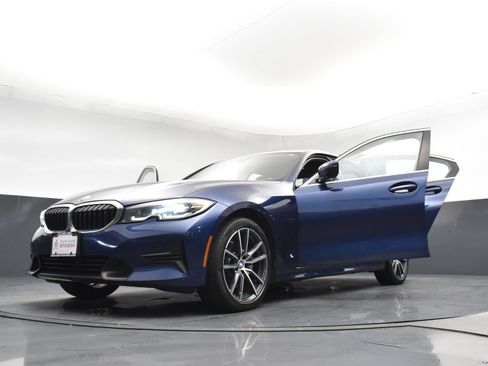 Used 2019 BMW 330i xDrive Sedan w/ Premium Package AWD/4WD image 34