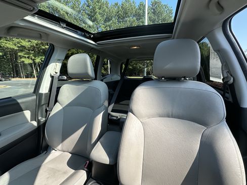 Used 2016 Subaru Forester 2.5i Limited AWD/4WD image 8
