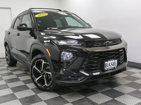Used 2022 Chevrolet TrailBlazer RS w/ Technology Package AWD/4WD image 2