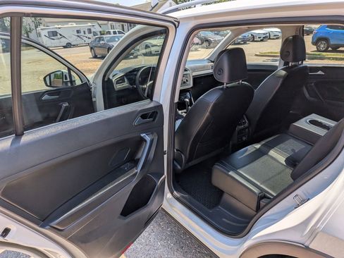 Used 2021 Volkswagen Tiguan SEL AWD/4WD image 28