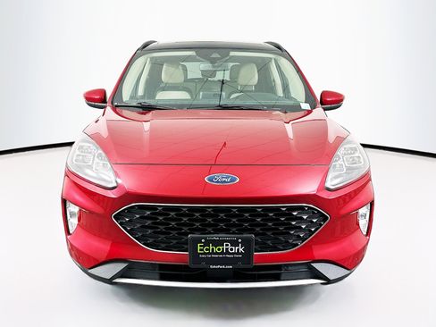 Used 2020 Ford Escape Titanium image 2